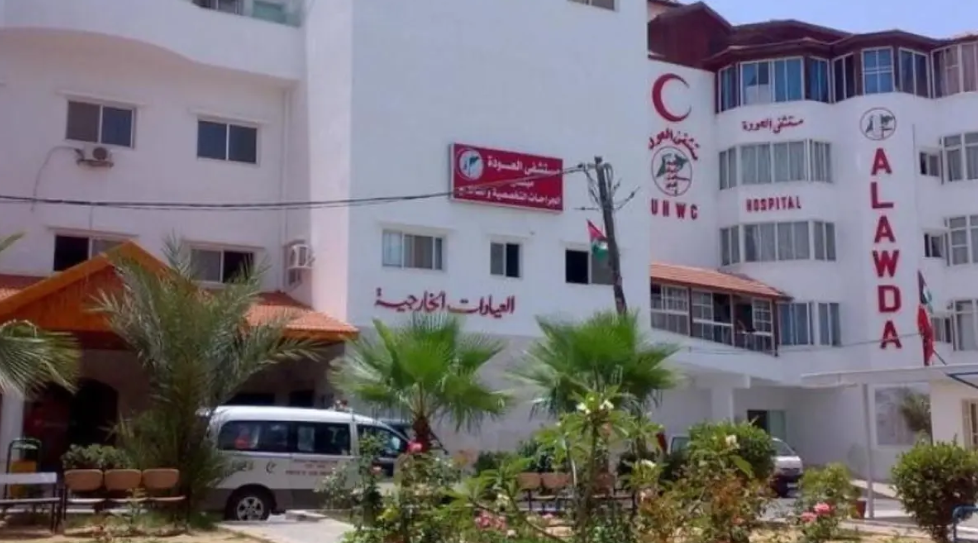 قوات الاحتلال تحاصر مستشفى العودة وتستهدف المنازل المجاورة في شمال غزة