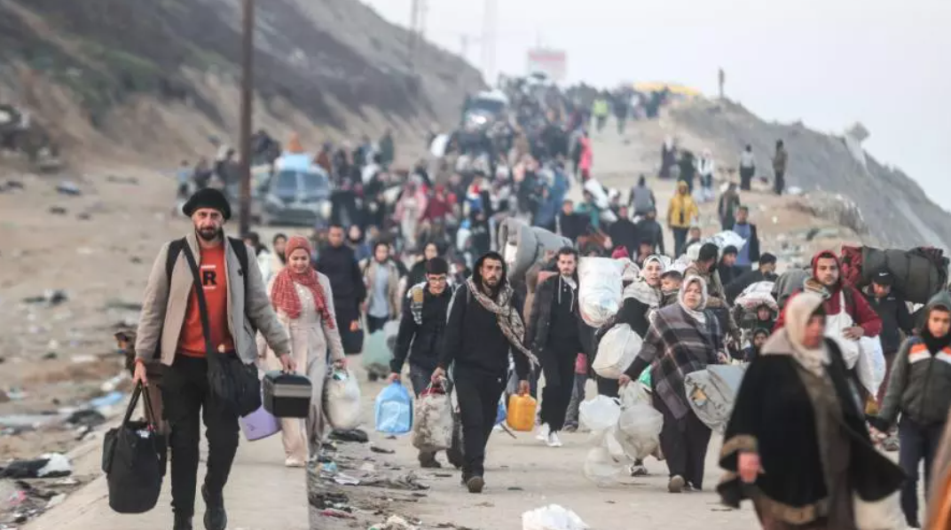 300 ألف نازح فلسطيني يعودون إلى شمال غزة بعد 15 شهرًا من التهجير