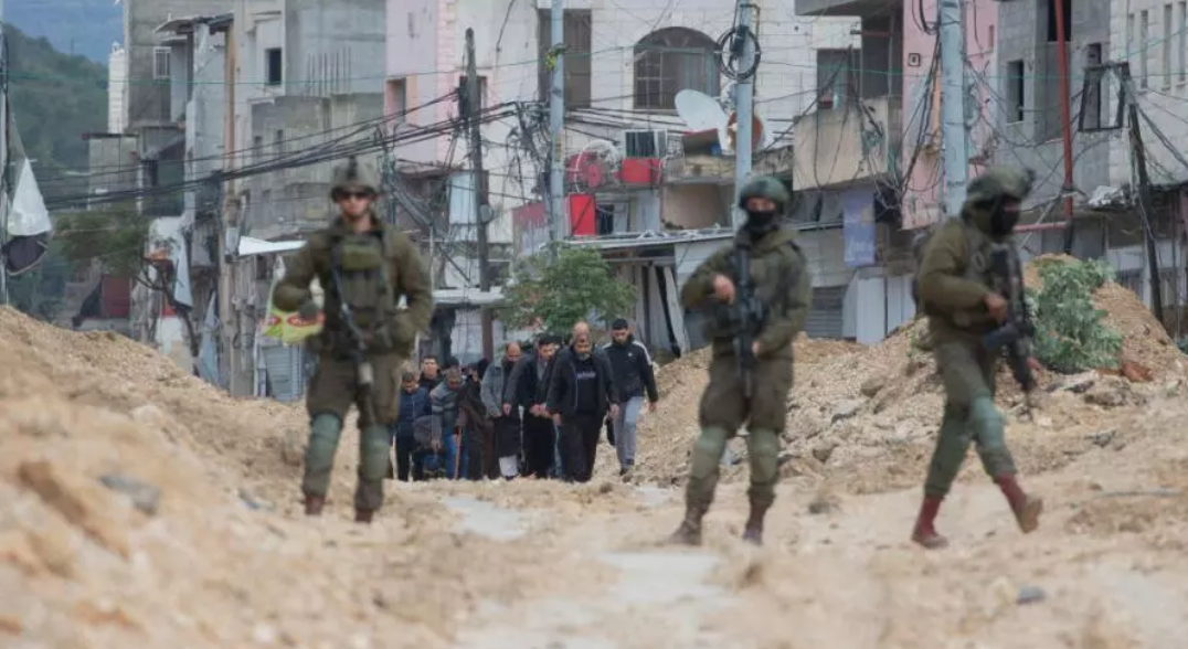 الاحتلال يدفع 30 ألف فلسطيني للنزوح قسريًا من شمال الضفة