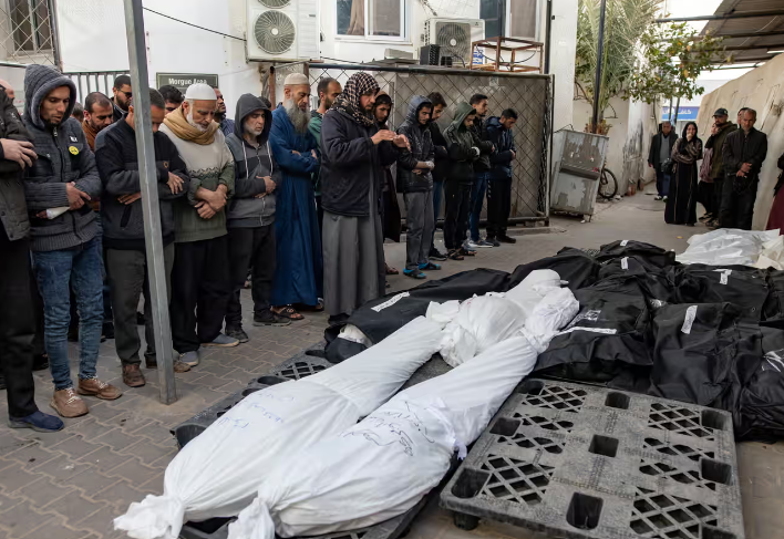 مقتل 30 فلسطينيًا في غارة إسرائيلية وارتفاع عدد الشهداء إلى 32414 في غزة