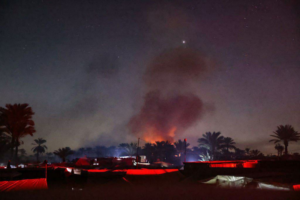 20 ضحية في قصف إسرائيلي على مخيم نازحين بمواصي خان يونس