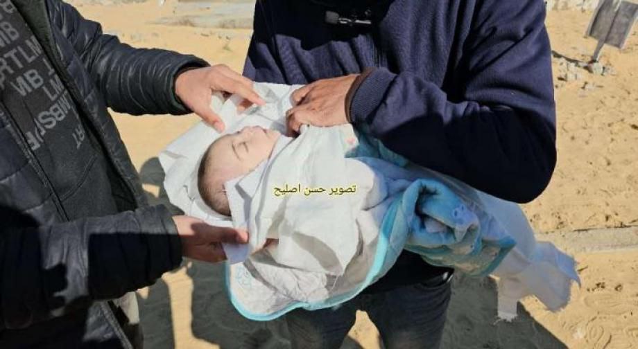البرد القارس يودي بحياة 6 رضع في غزة