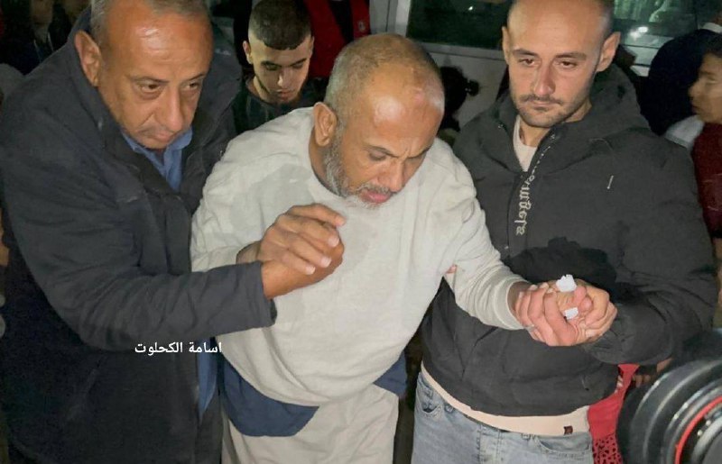 إسرائيل تفرج عن 5 أسرى فلسطينيين من غزة تظهر عليهم آثار التعذيب