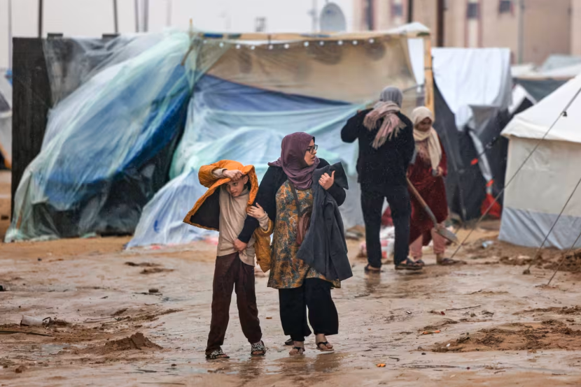 Displaced Gazans Struggle in Flooded Tents on 1st Night of Holy Month