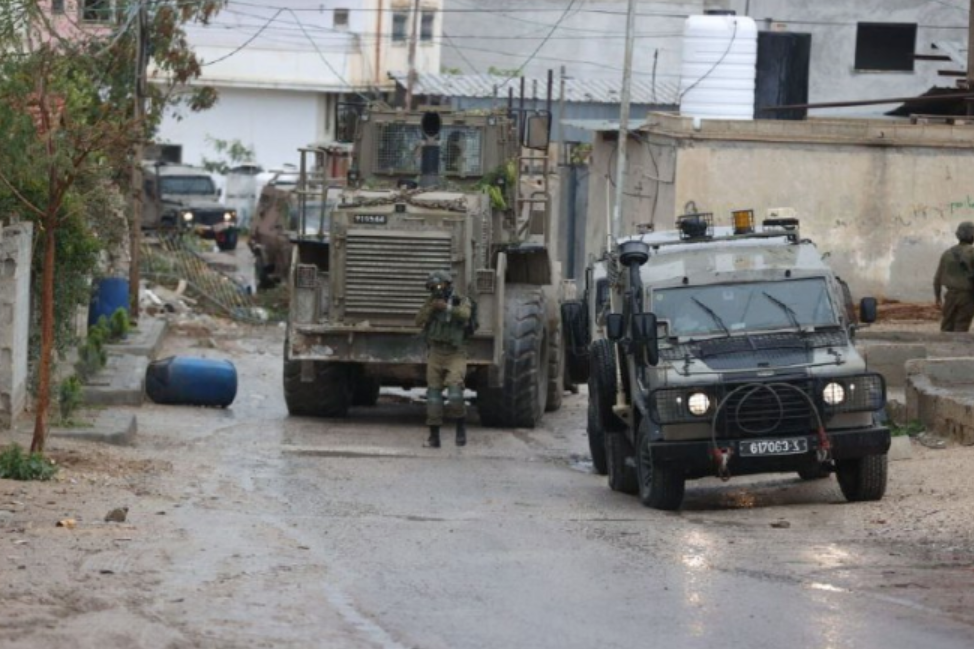 Palestinians Injured as Israeli Army Raids Aqbat Jabr Refugee Camp in Jericho