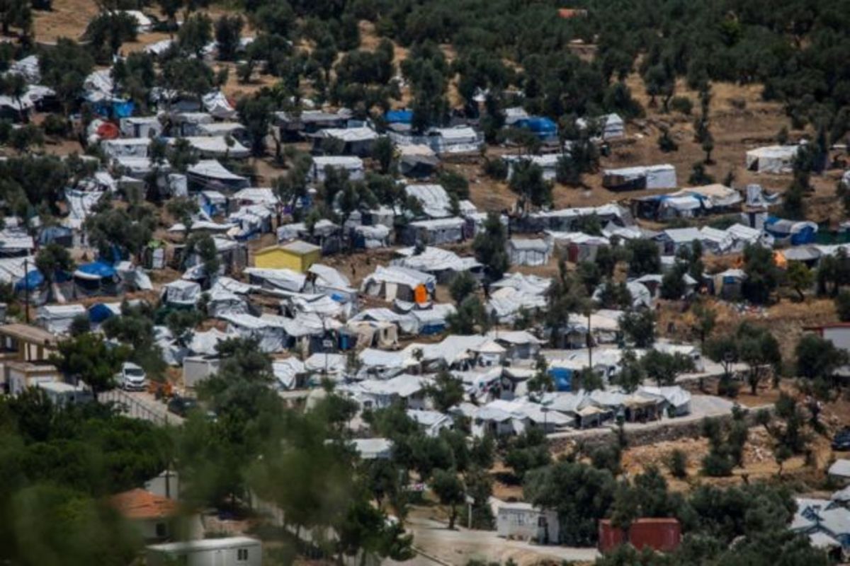 عائلات فلسطينية محتجزة في سجن جزيرة يونانية منذ 50 يومًا