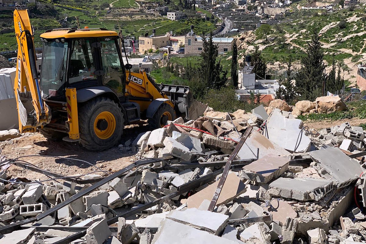 Israeli Municipality Forces Palestinian Family to Demolish Shops in Jerusalem