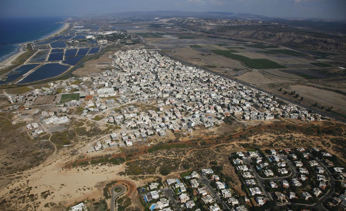 HRW: Israeli Discriminatory Land Policies Hem in Palestinians, Violate Int’l Law