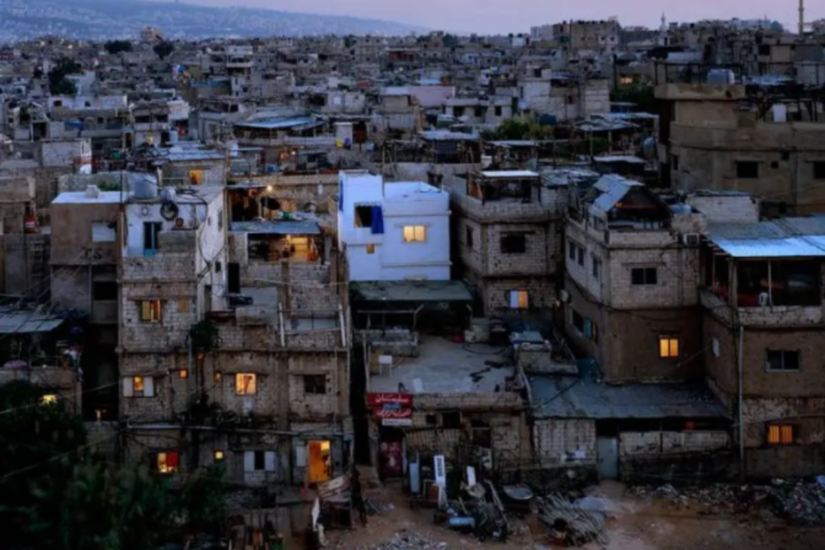 تركيا تنير منازل لاجئي فلسطين المظلمة في بيروت