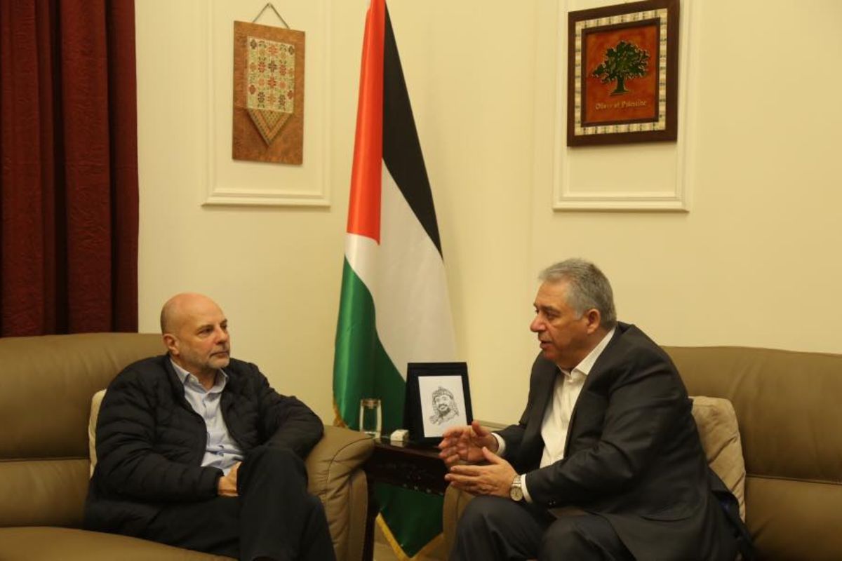السفير الفلسطيني يبحث مع مدير عام الأونروا في لبنان أوضاع المخيمات