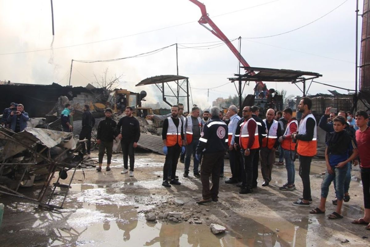 9 وفيات بحريق ضخم في سوق مخيم النصيرات للاجئين وسط قطاع غزة