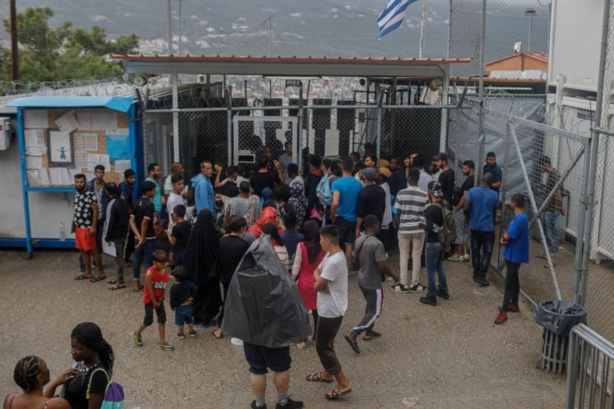 4 آلاف لاجئ فلسطيني يتواجدون هناك.. اليونان تطرد 11 ألف لاجئ من مساكنهم