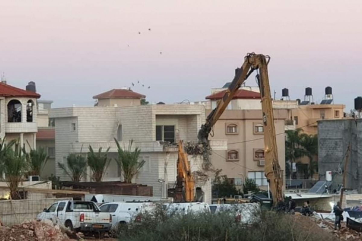 السلطات الإسرائيلية تهدم منزلا لفلسطيني بأراضي الـ48