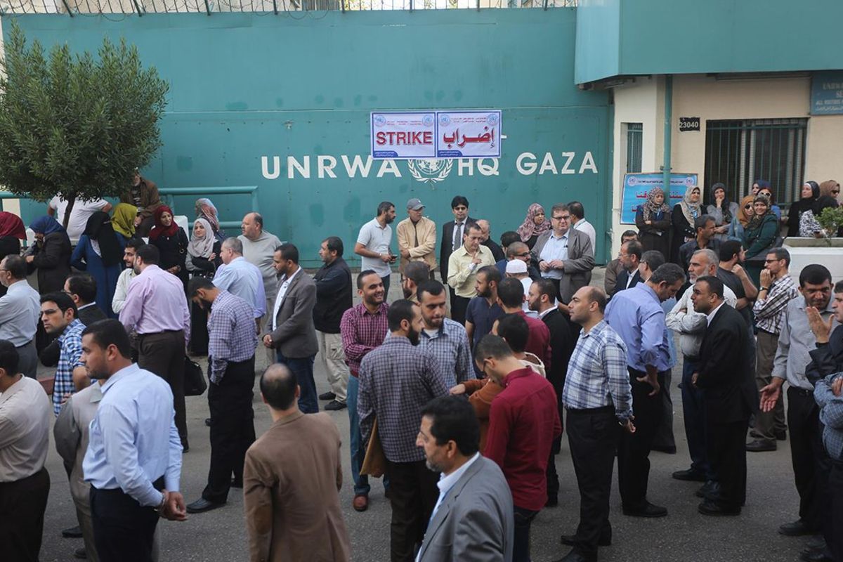 الأونروا تنهي عقود عمل عشرات الموظفين بغزة بذريعة الأزمة المالية