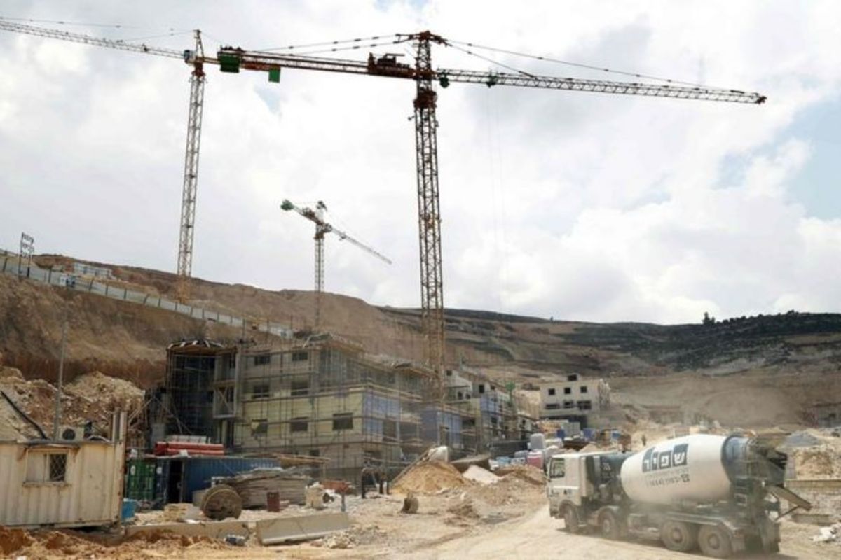 إقامة 980 وحدة استيطانية وهدم منزل فلسطيني بالضفة الغربية