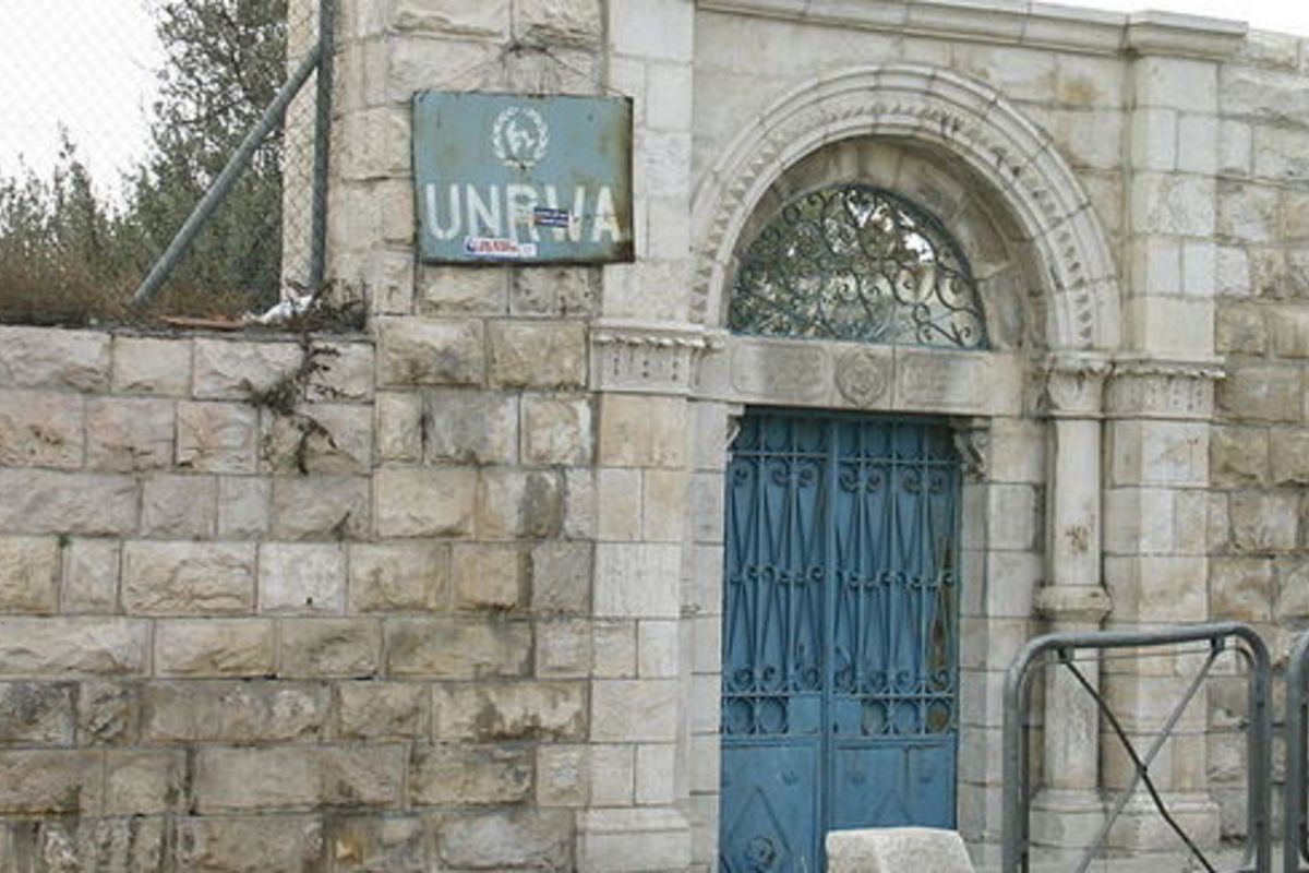 خبير مقدسي: إسرائيل تعمل على إغلاق عيادات الأونروا الصحية بالقدس