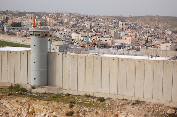 Poll: Most Eastern Jerusalem Residents Prefer Palestinian Citizenship to Israeli