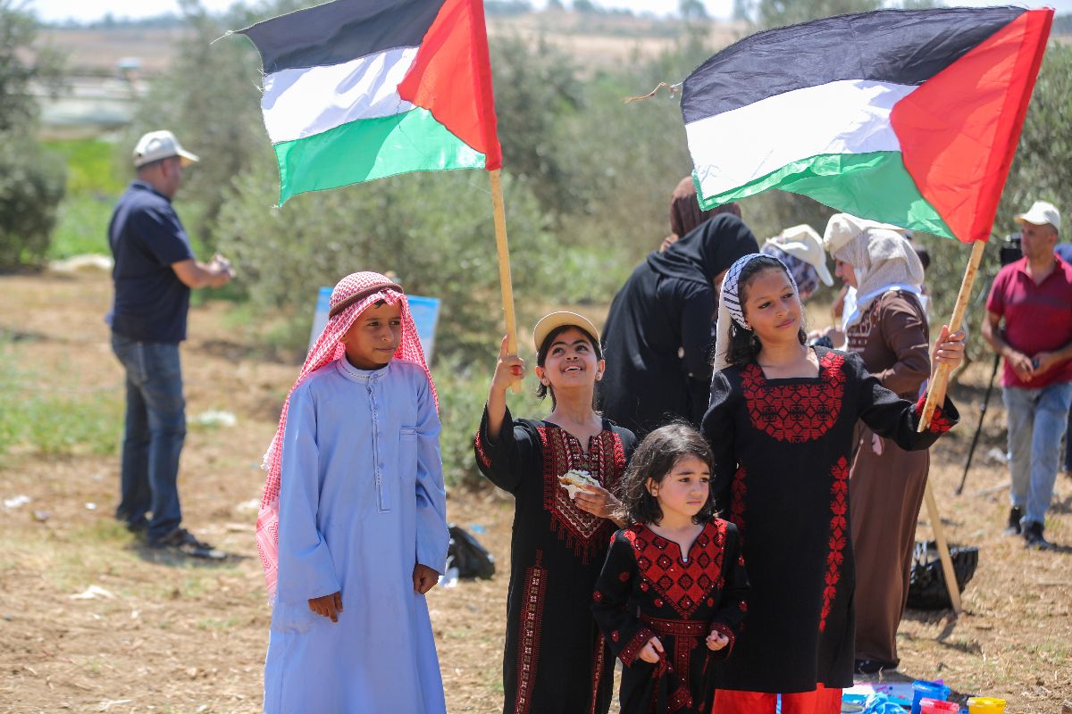 مسيرٌ تراثي للاجئين فلسطينيين قرب الحدود الشرقية لغزة