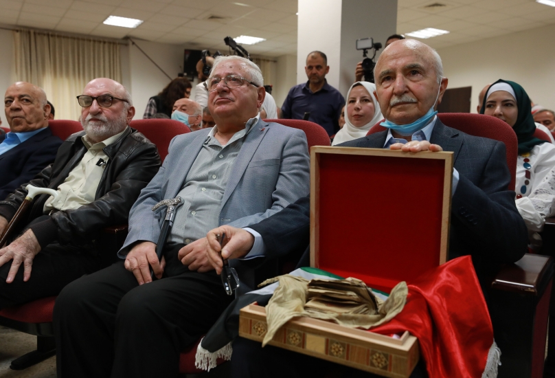 Palestine Family Hands over Money Left by WWI Turkey Soldier