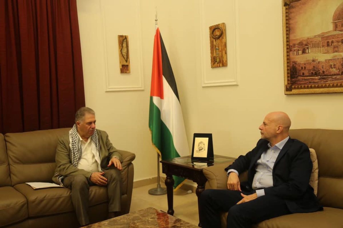 لبنان: سفير فلسطين ومسؤول بالأونروا يناقشان أوضاع المخيمات