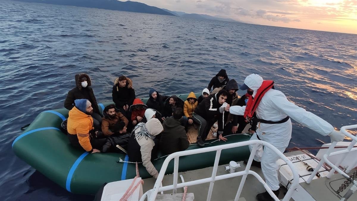 Palestinian Refugees among Several Migrants Picked Up by Turkish Coast Guard