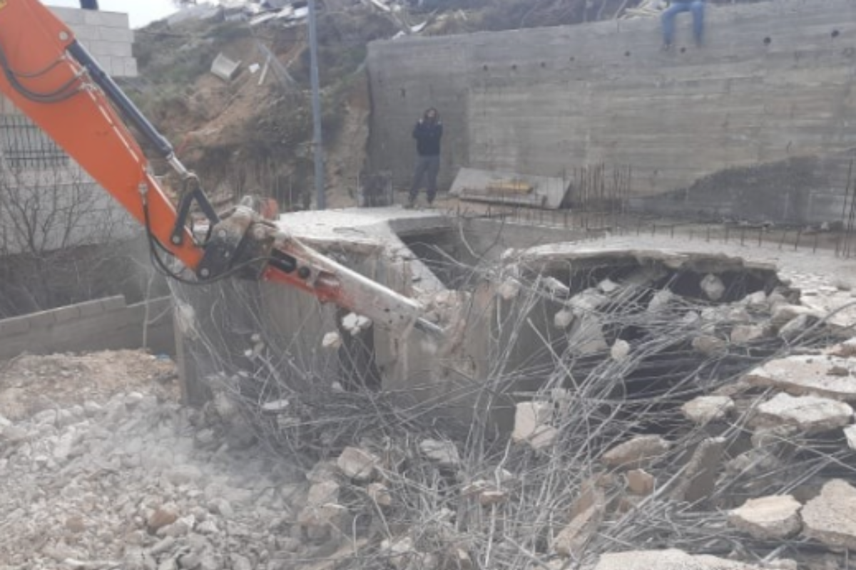 الاحتلال يجبر فلسطينيين على هدم 4 شقق سكنية بالقدس