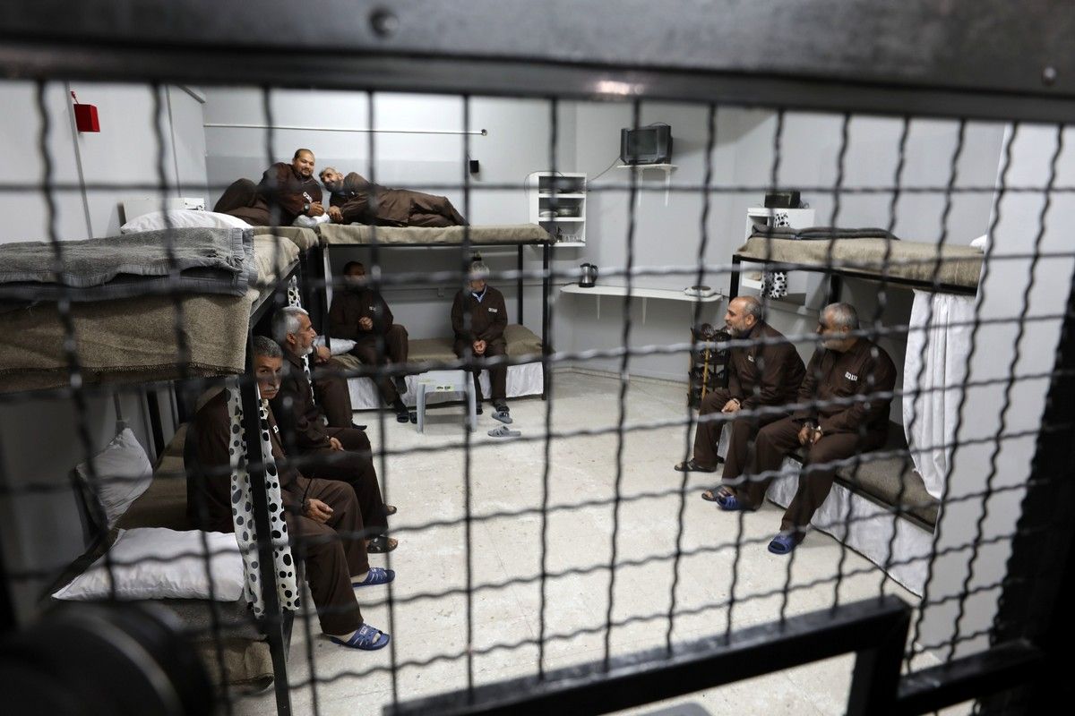 معتقل فلسطيني من مخيم جنين يضرب عن الطعام لليوم الـ22 في سجون الاحتلال