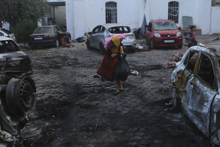 مركز العودة يصدر تقريراً حول مجزرة مشفى الأهلي في غزة