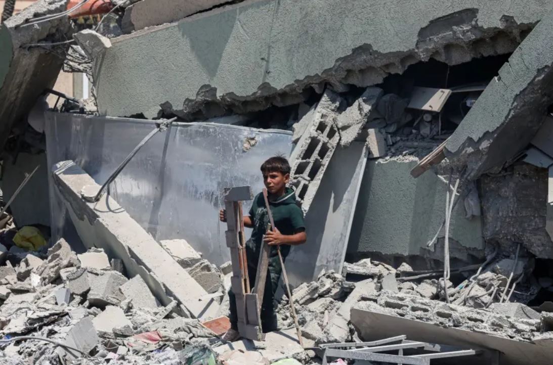 HRW: Israeli Strikes on Gaza Schools Sheltering Displaced Families Horrendous Slaughter